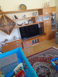 Soggiorno completo con tavolo allungabile e sedie