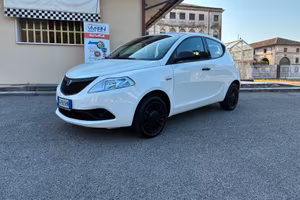 Lancia Ypsilon 1.2 69 CV Elefantino Blu 5 POSTI