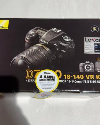 Fotocamera nikon kit D7500 con AF-S 18-140 nuova