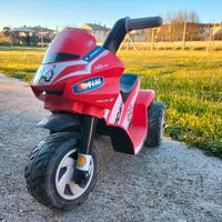 moto a batteria  peg Perego ducati desmosedici