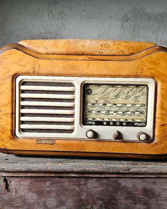 Radio d'epoca a valvole GELOSO anni 50