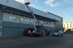 Nissan Trade piattaforma 16 metri