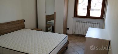 Stanza matrimoniale per studentessa