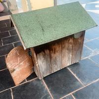 Cuccetta in legno per cane di piccola taglia