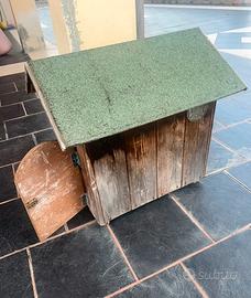 Cuccetta in legno per cane di piccola taglia