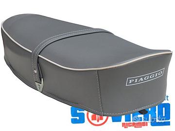 Sella Grigia Lunga Bordino Bianco e Scritta Vespa