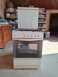 Cucina  a gas con grill elettrico 