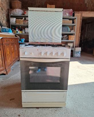 Cucina  a gas con grill elettrico 