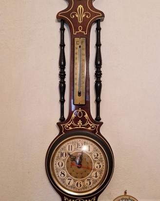 Orologio da parete vintage con barometro e termome