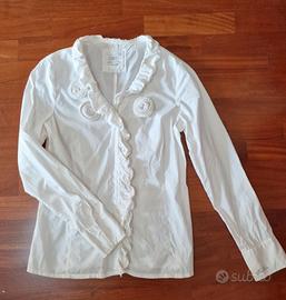 camicia bianca con rose