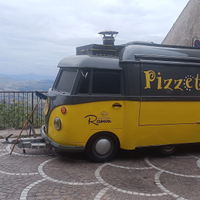 Food Truk adibito a pizzeria è friggitoria