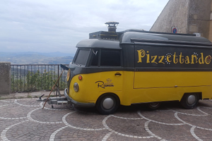 Food Truk adibito a pizzeria è friggitoria