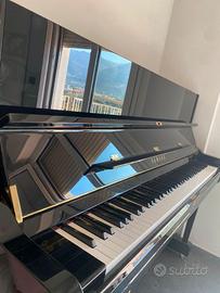 Pianoforte verticale nero lucido Yamaha U1 Q PE. M
