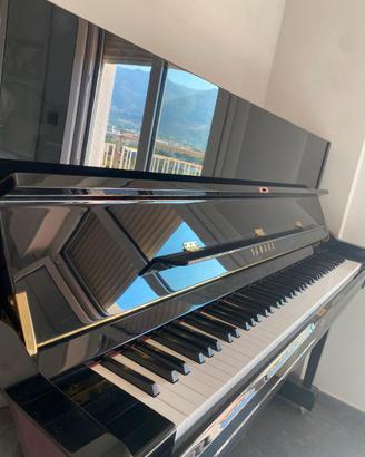Pianoforte verticale nero lucido Yamaha U1 Q PE. M