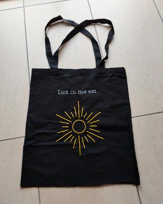 🌞 Borsa ricamata “Lux in me est” Sole stilizzato 