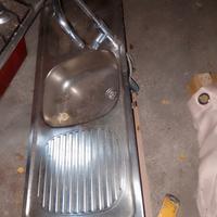 lavello da cucina e piano cottura 