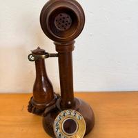 Telefono in legno vintage