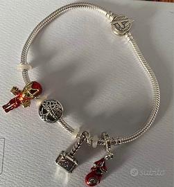 Bracciale con charm Pandora