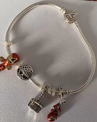 Bracciale con charm Pandora