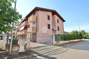 4 LOCALI A REGGIO NELL'EMILIA