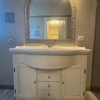Mobile bagno con lavabo in ceramica stile classico
