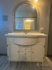 Mobile bagno con lavabo in ceramica stile classico
