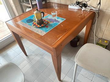 Tavolo quadrato allungabile