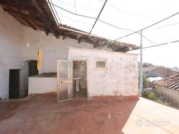 Casa  pietra a Bortigali su due piani con terrazza