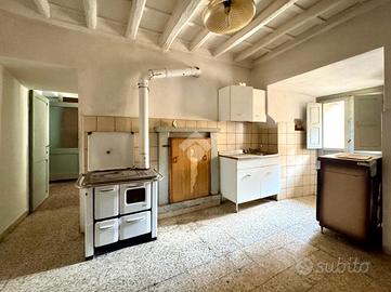 4 LOCALI A CAPRAROLA