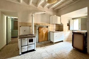 4 LOCALI A CAPRAROLA