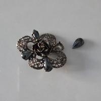 Spilla Vintage Rosa Nera