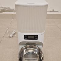 Distributore automatico cibo per gatti