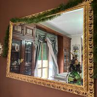 Specchio con cornice simil oro