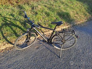 Bicicletta Cube Town