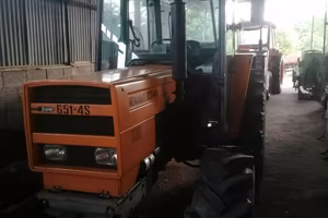 Trattore Renault 651-4S 4 ruote motrici