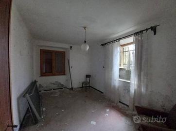 Immobile in asta di 65 m² con 3 locali a Montoggio