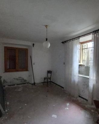 Immobile in asta di 65 m² con 3 locali a Montoggio