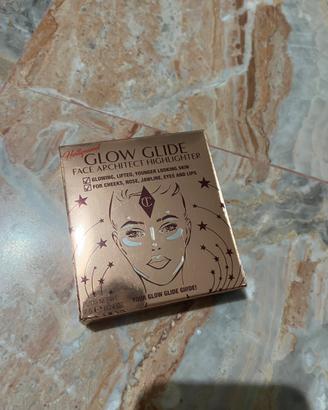 Charlotte Tilbury – Hollywood Glow Glide Face