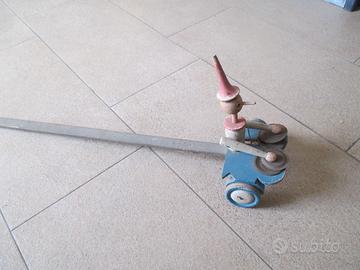 Antico e raro giocattolo in legno Pinocchio