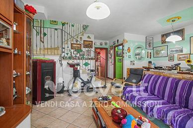 Villa di 200 m² con 4 locali e box auto a Copiano