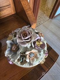 Centrotavola Capodimonte in porcellana con fiori