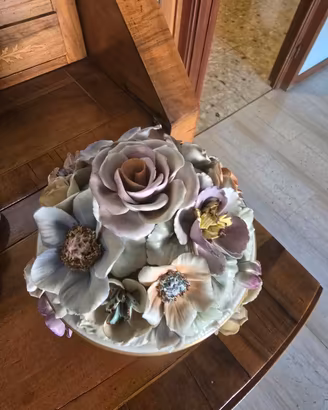 Centrotavola Capodimonte in porcellana con fiori