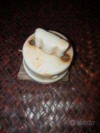 cimelio antichissimo interruttore in ceramica 