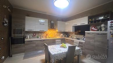 Cucina completa di elettrodomestici