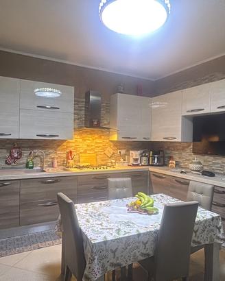 Cucina completa di elettrodomestici