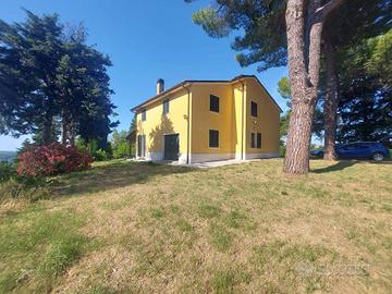 Villa di 233 m² con più di 5 locali e box auto a M