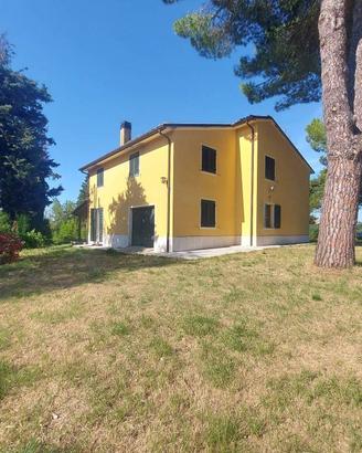 Villa di 233 m² con più di 5 locali e box auto a M