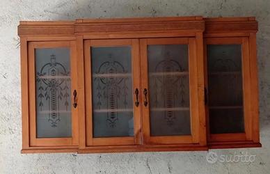 credenza legno massello  con vetri incisi 