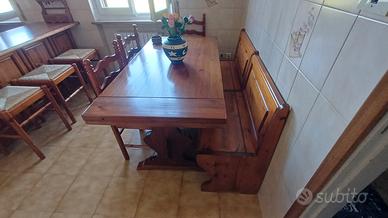 Tavolo con panca portaoggetti per cucina o taverna