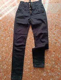 Pantalone nero stretch vita alta